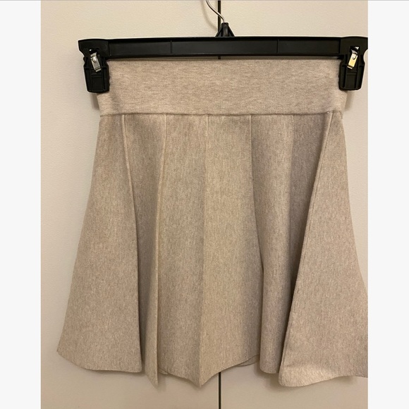 Club Monaco pleated wool skirt - Picture 2 of 2